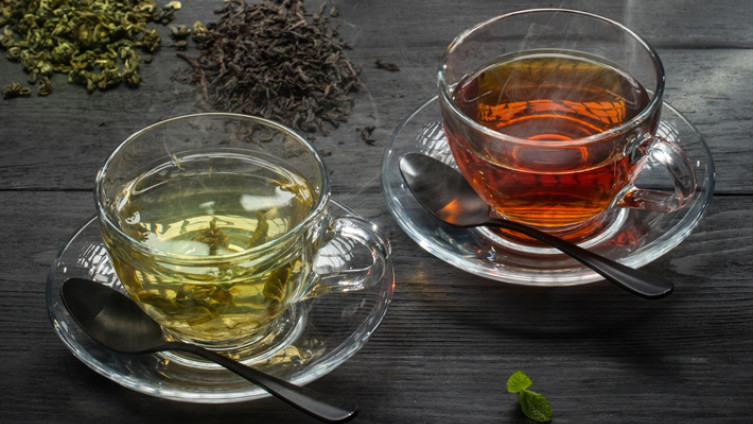 Pet razloga zašto biste svaki dan trebali piti zeleni ili crni čaj