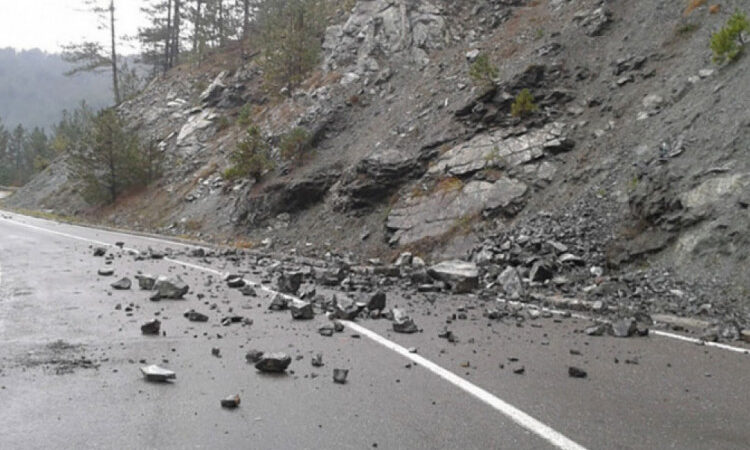 BIHAMK: Vozači, oprez zbog odrona uzrokovanih zemljotresom!