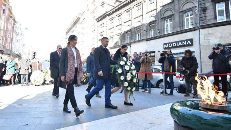 Polaganjem cvijeća i odavanjem počasti počelo obilježavanje Dana grada Sarajeva