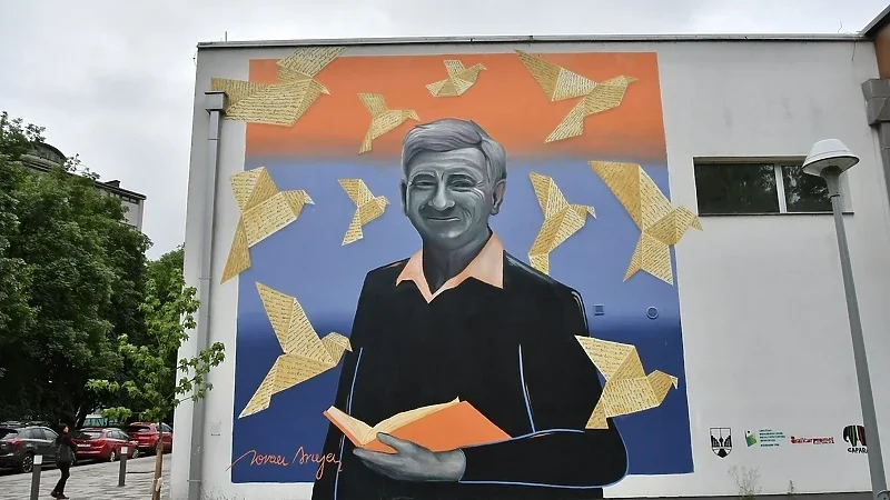 Na Grbavici oslikan mural posvećen legendarnom generalu Jovanu Divjaku