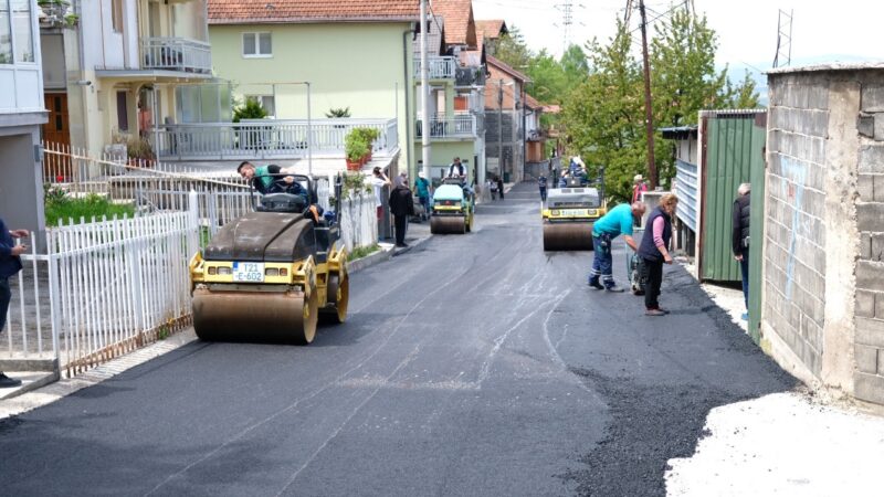 Nakon izgradnje separatne kanalizacione mreže, asfaltirana ulica Kodžina u MZ “Švrakino Selo II”