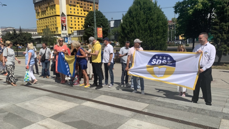 Državni službenici ponovo protestovali: Dvije trećine nas ne može da preživi