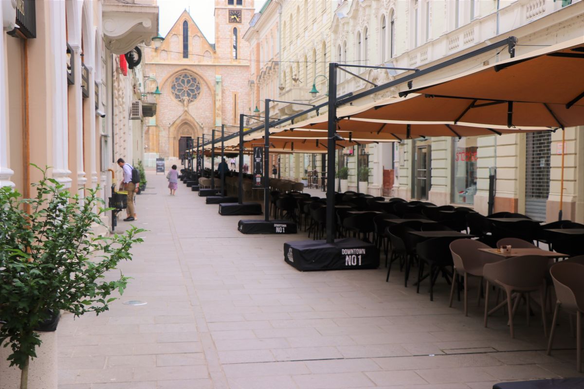 Općina Stari Grad naložila uklanjanje zvučnika sa fasada zgrada u Štrosmajerovoj ulici