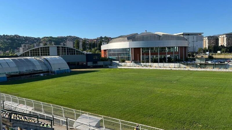 Rekonstruisan fudbalski teren na stadionu Otoka