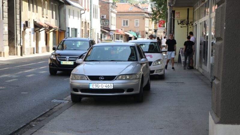MUP KS: Svakodnevno sankcionišemo vozače nepropisno parkiranih vozila