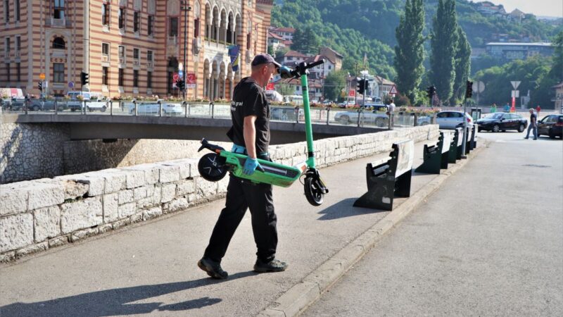 Općina Stari Grad: Sa javnih površina uklonjeni bespravno postavljeni romobili