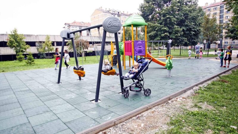 Završena rekonstrukcija dječijeg igrališta u ulici Trg Grada Prato na Dobrinji