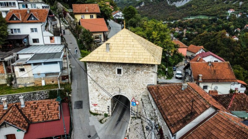 Postavljen novi pokrov na Višegradskoj kapi-kuli