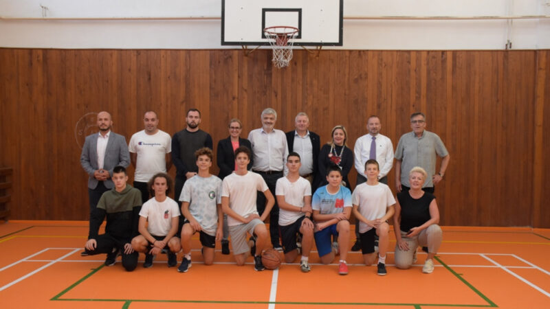 Otvorena obnovljena fiskulturna sala Osnovne škole “Hasan Kikić”