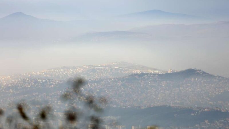 U Sarajevu jutros povećan broj zagađujućih čestica, zrak označen kao “vrlo nezdrav”