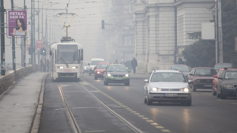 Sarajlije se i danas guše u smogu, kvalitet zraka ocijenjen kao nezdrav