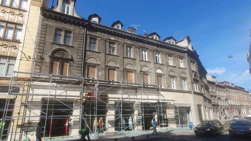 Nastavlja se obnova fasada u Titovoj ulici, Karić najavila da će zgrade zablistati