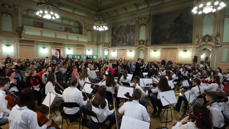 Izložba i koncert povodom Dana grada Sarajeva: Mladi pokazali raskošan muzički i likovni talenat