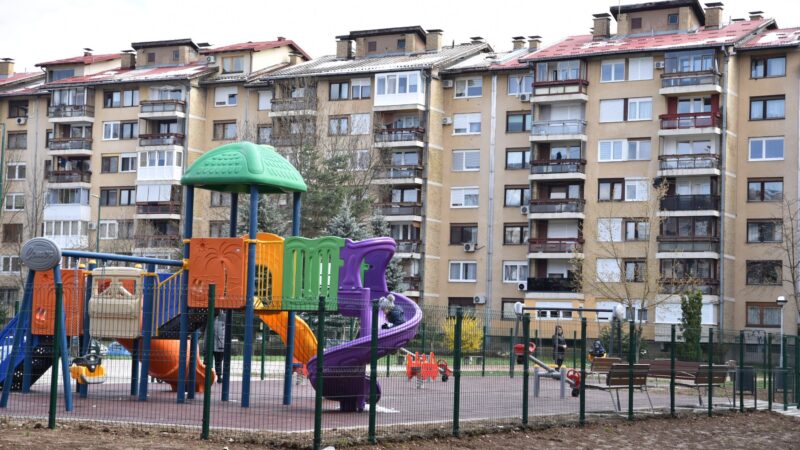 Završena rekonstrukcija i proširenje dječijeg igrališta u ulici Trg djece Dobrinje