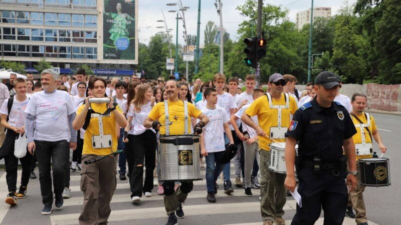 Maturanti svečano prodefilovali ulicama Sarajeva