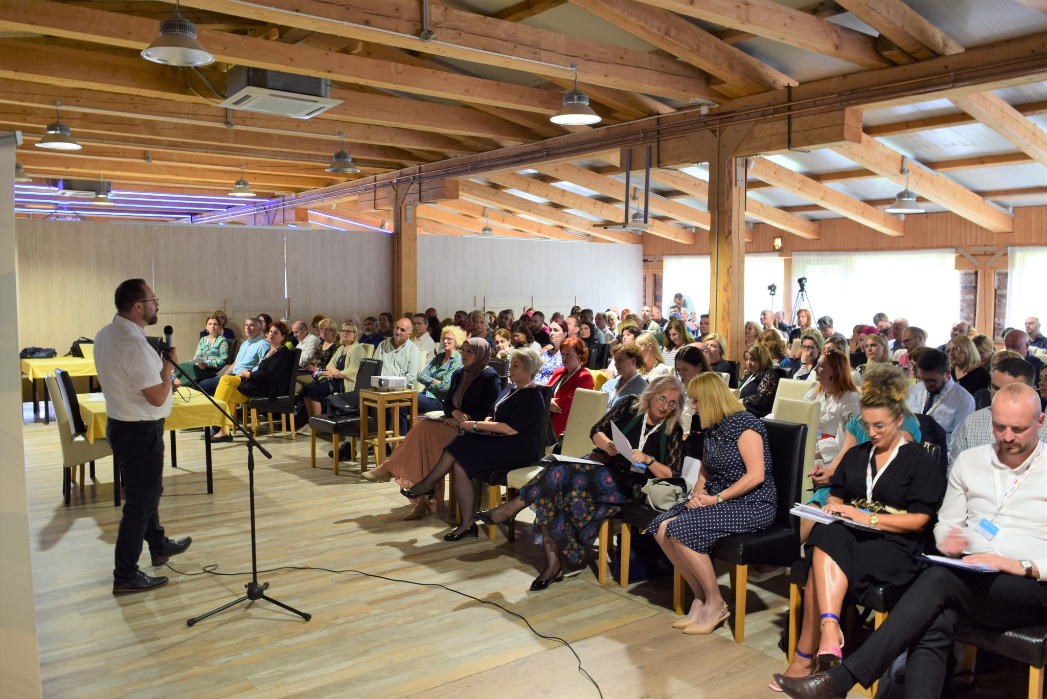 Počeo četverodnevni seminar za direktorice i direktore osnovnih i srednjih škola u KS