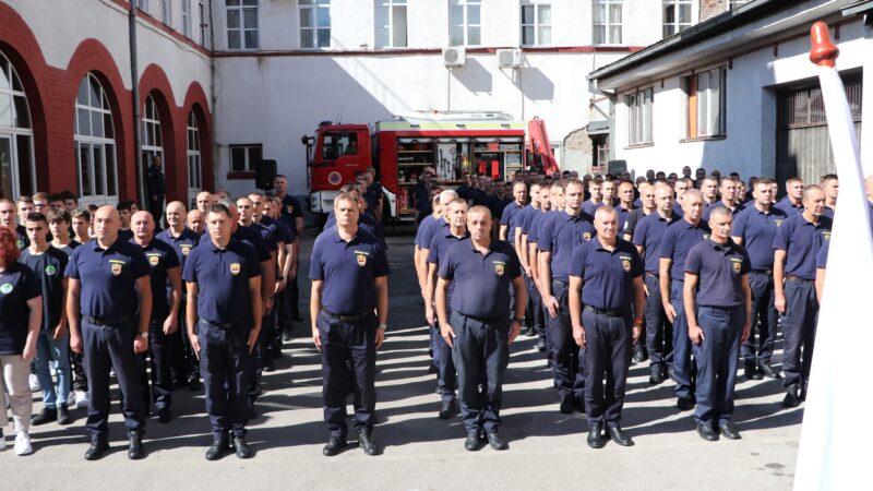 Svečana smotra povodom prijema novih 70 vatrogasaca u Profesionalnu jedinicu KS
