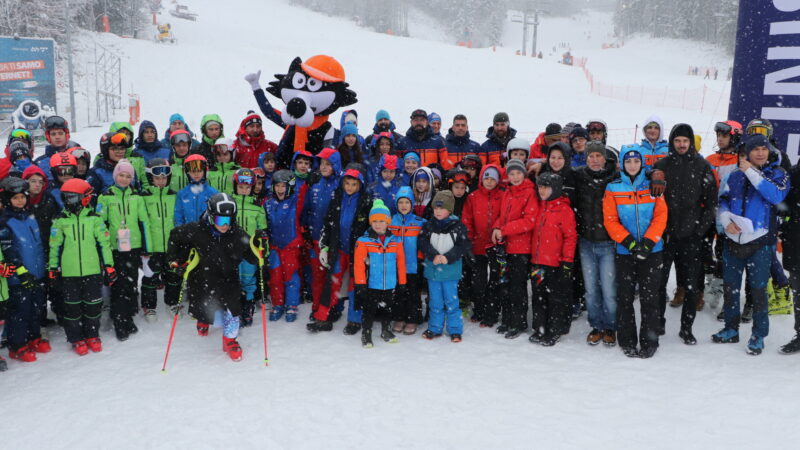 Otvorena skijaška sezona na Bjelašnici: Uručene sezonske ski-karte najuspješnijim skijaškim i snowboard klubovima