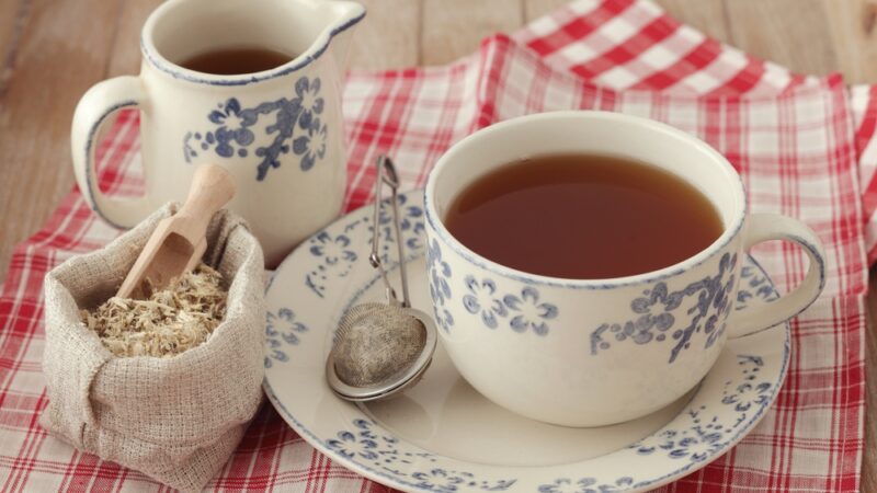 Zaboravljeni čaj koji smiruje kašalj i ublažava bol u grlu