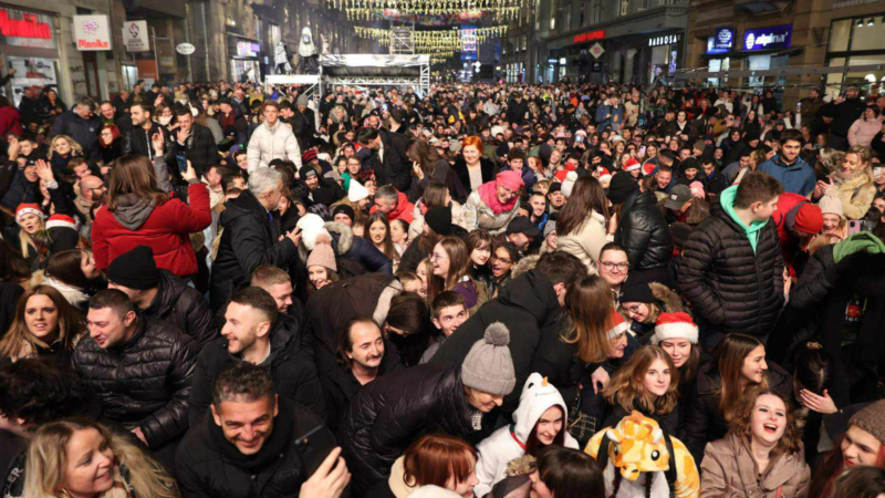 Prema prvim procjenama, 27.000 ljudi prisustvovalo dočeku Nove godine u Sarajevu