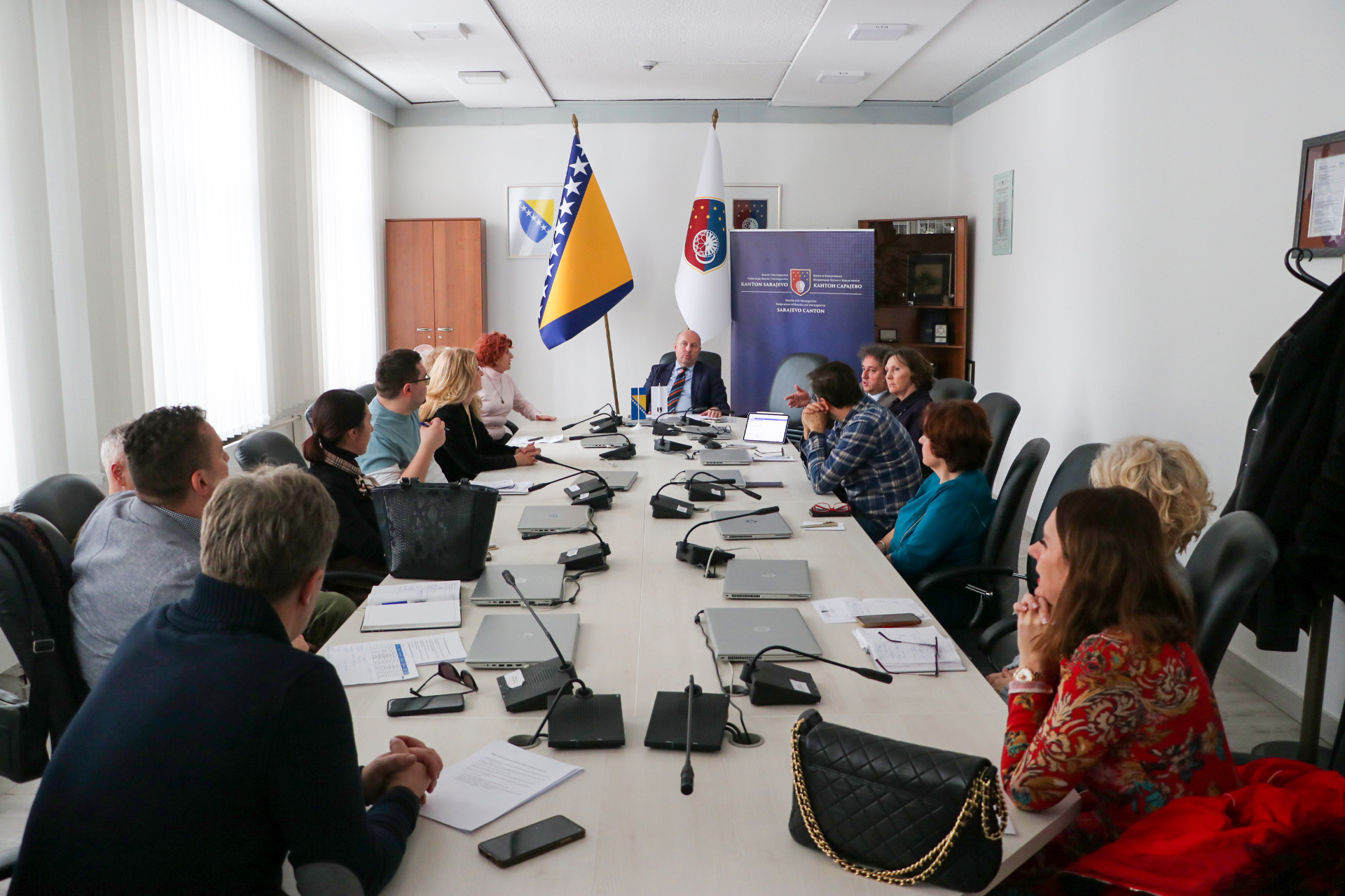 Hasanović: Od sutra počinju s radom dva vakcinalna punkta u DZ Vrazova i Saraj Polje