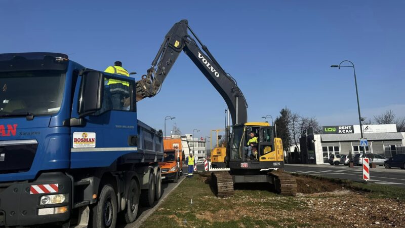 Građevinske mašine na gradilištu tramvajske pruge za Hrasnicu