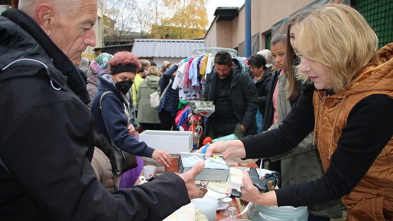 Pomozi.ba organizuje Humanitarni bazar za pomoć socijalno ugroženim i oboljelim osobama