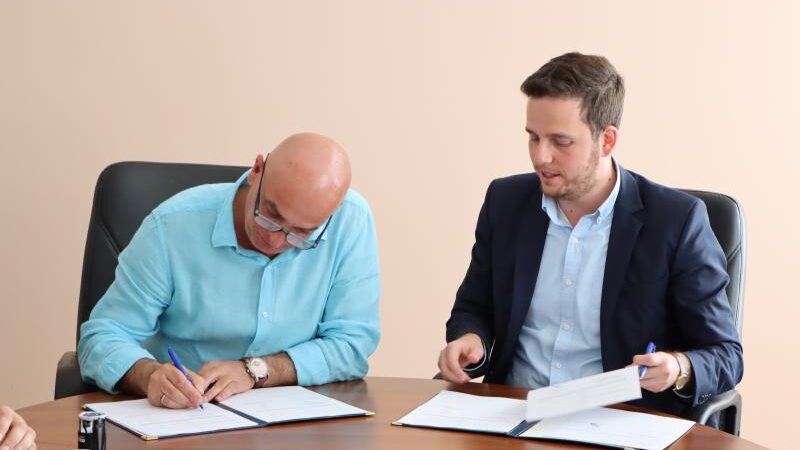 Potpisan Kolektivni ugovor: Bolji uslovi rada za radnike komunalnih preduzeća u KS