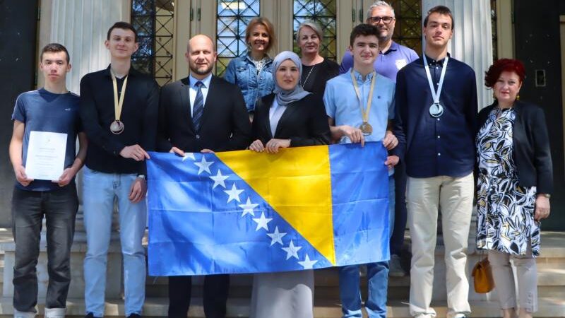 Sarajevski učenici s Balkanske matematičke olimpijade donijeli srebrenu i dvije bronzane medalje