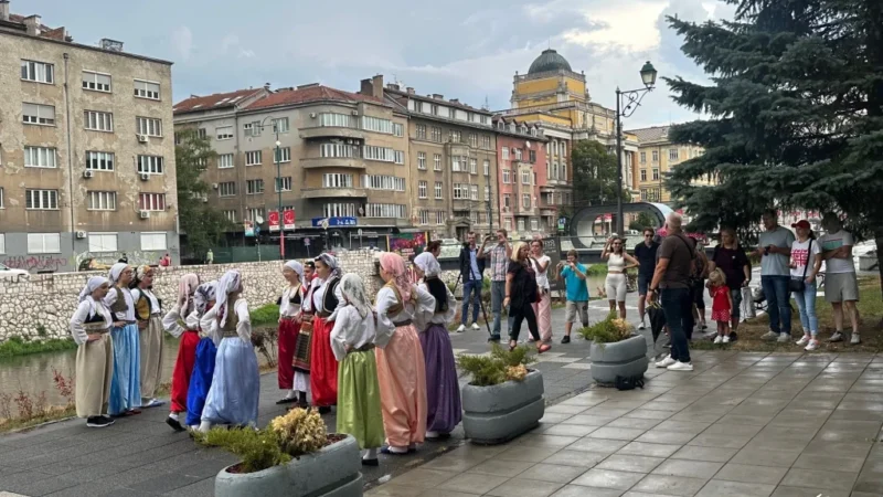 Članovi KUD “Saobraćajac” donijeli dašak tradicije na Šetnicu kulture festivalskog Sarajeva