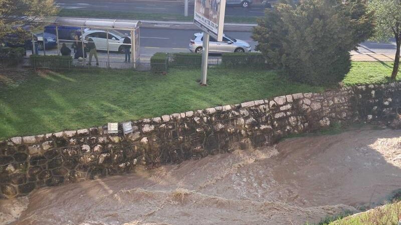Kišne padavine izazvale lokalizirane probleme u KS, situacija pod kontrolom