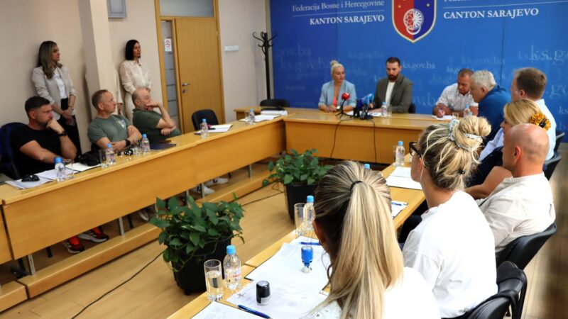Potpisani ugovori s veterinarskim organizacijama za provođenje mjera zaštite pasa lutalica u KS