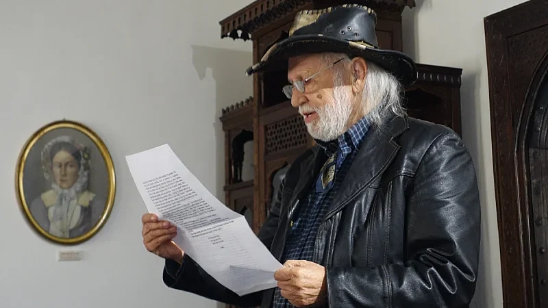Miki Trifunov 18. oktobra u Despića kući u Sarajevu recituje poeziju hadži Makse Despića
